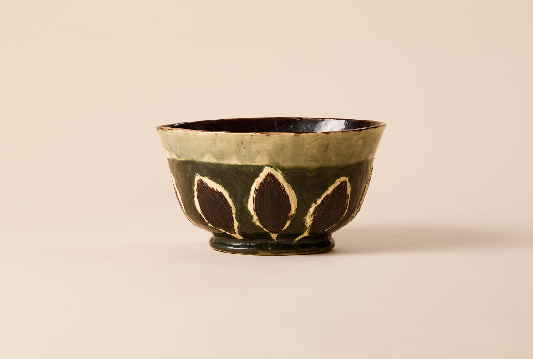 Earthenware bowl​ by Guidette Carbonell, c.1945. Bas-relief decorations of foliage​.