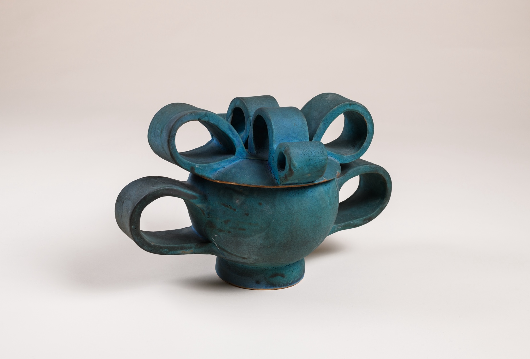 Green patinated engobe terracotta covered pot by Gio Colucci, 1939​, with interlacing handles​.