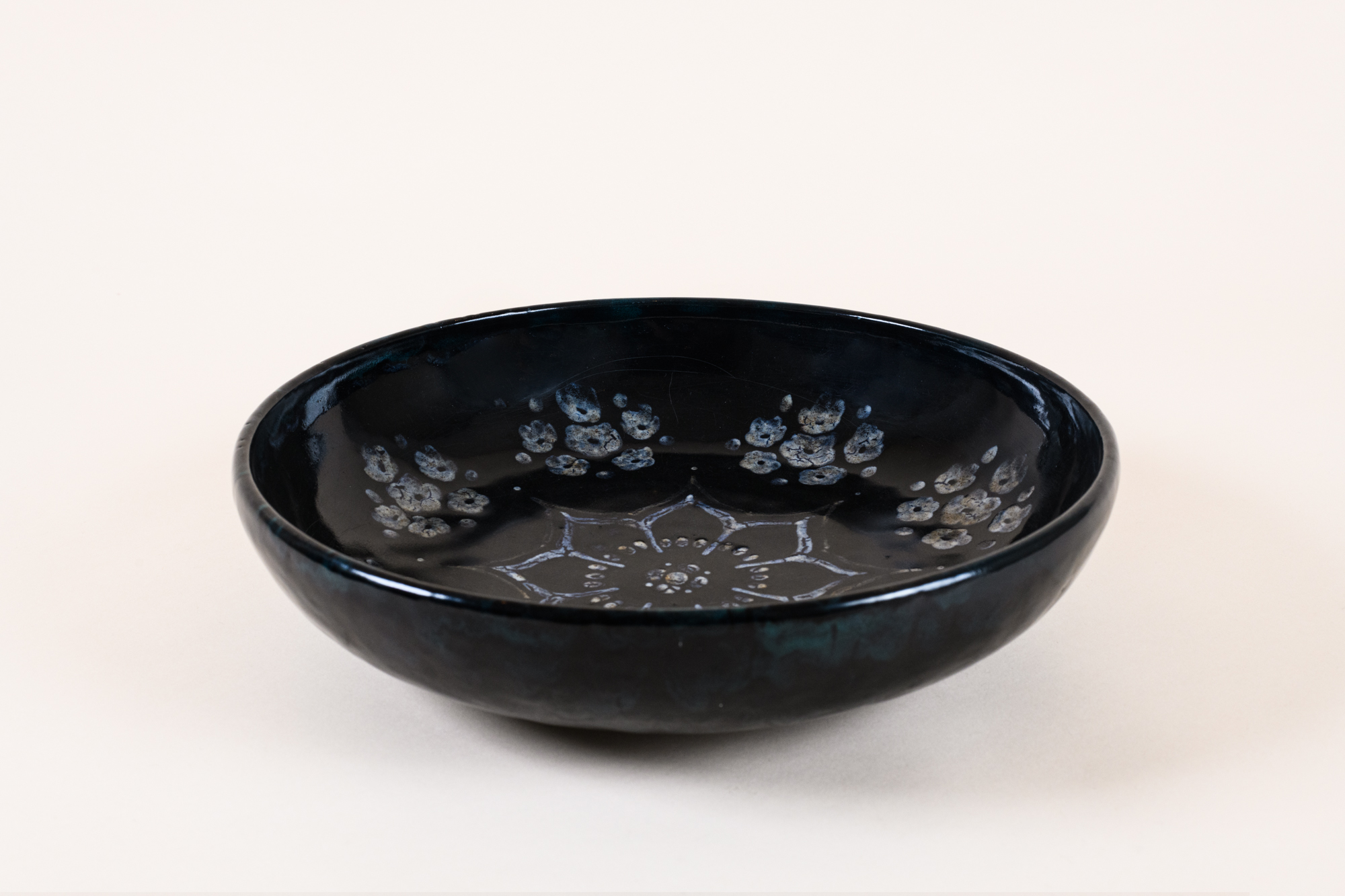 Decorated dish​ by Emile Decoeur, c.1919​. Dark blue glazed porcelain stoneware and white enamel ​decoration .