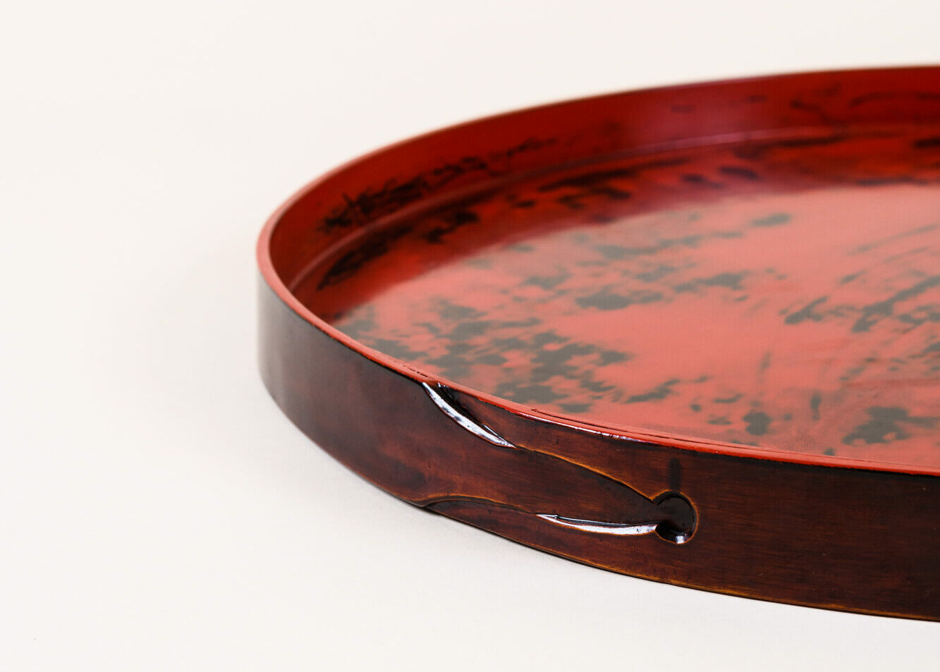 Lacquered tray by Salomé Lippuner, Textured red and black urushi japanese natural lacquer.