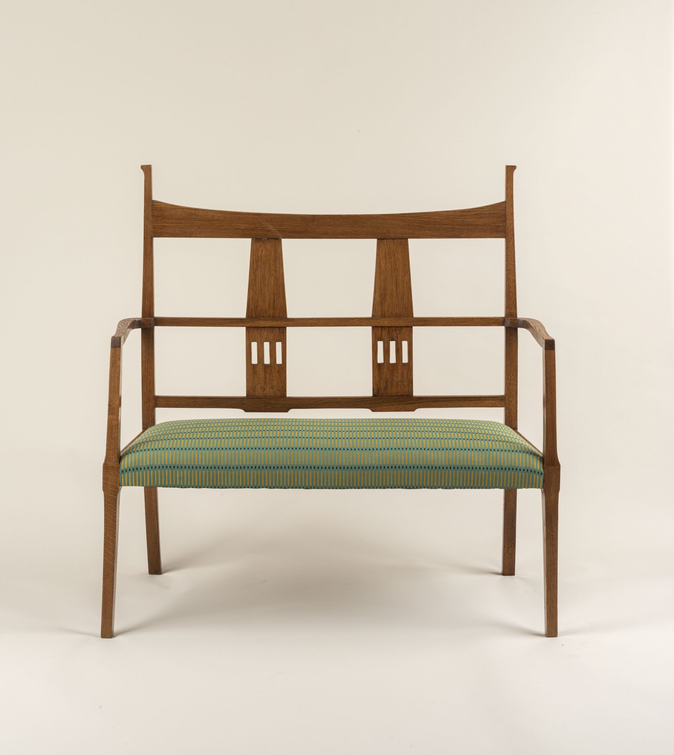 Oak Art & Crafts salon set c. 1900, sofa and four armchairs.