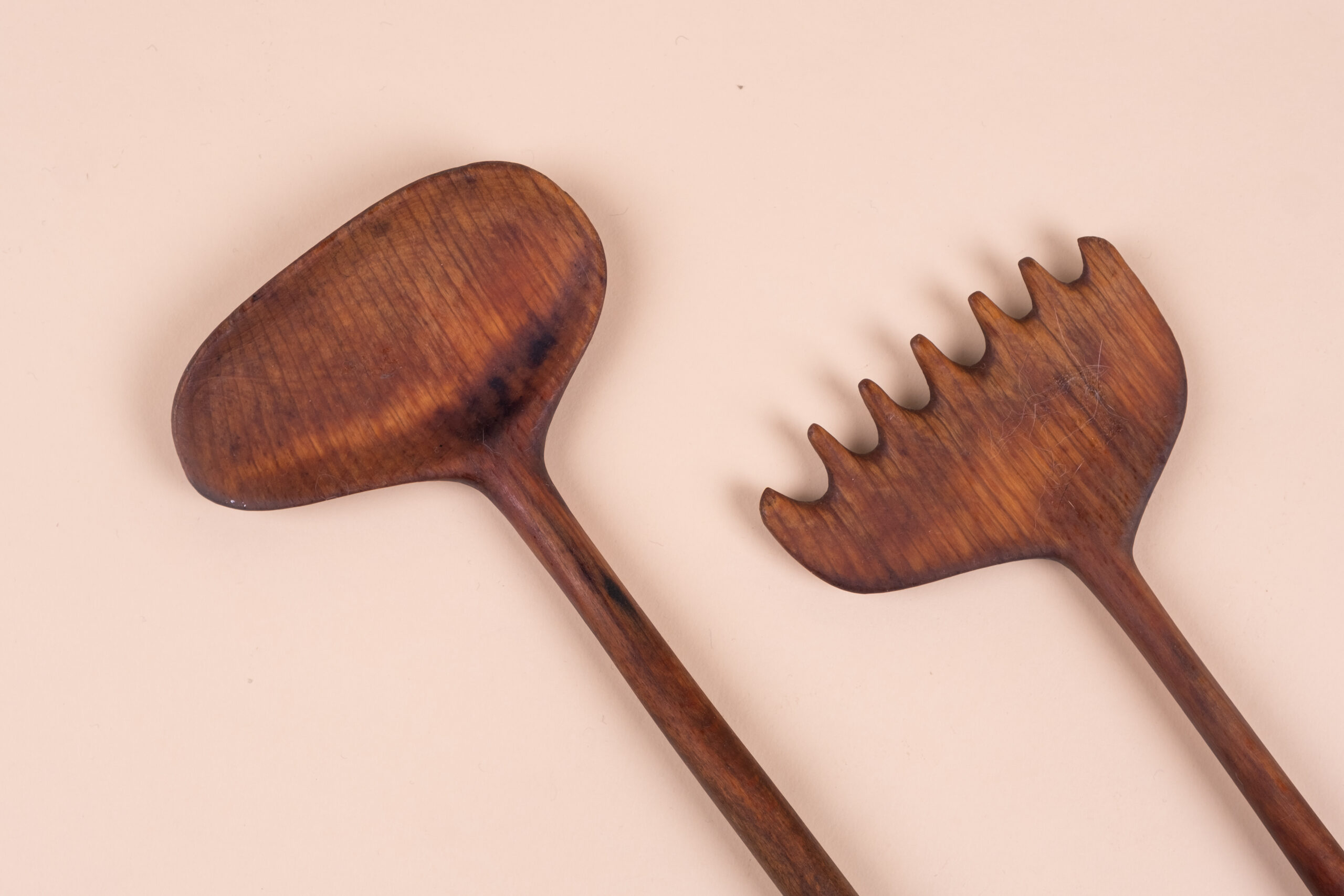 Stylized wooden set of servers carved in direct cut by Valentine Schlegel c. 1960.