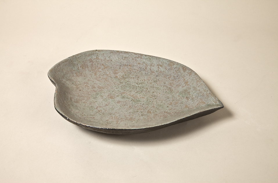 Grogged-clay dish by Valentine Schlegel c. 1955.