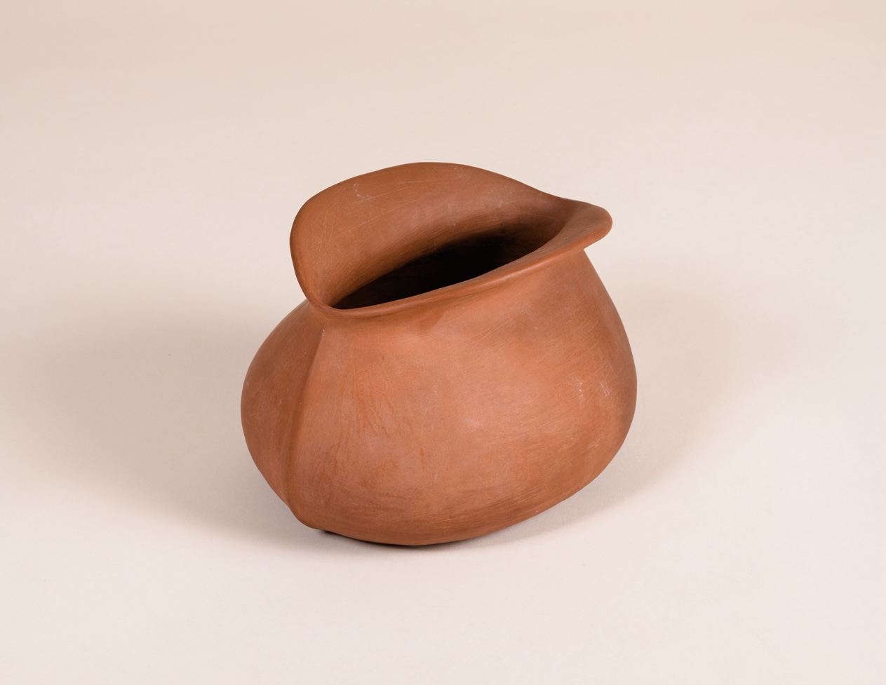 Terracotta vase with wide neck by Valentine Schlegel, 2004.