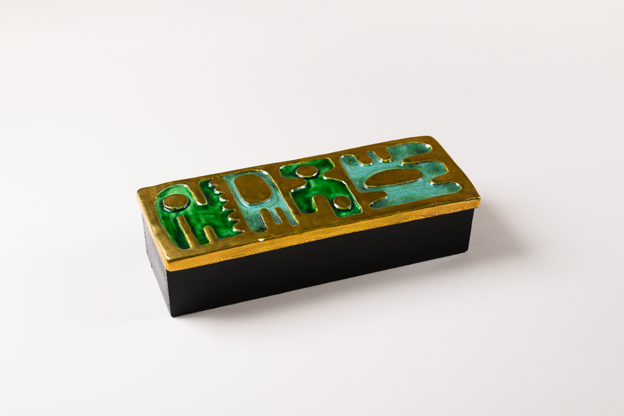“Labyrinth” jewellery box by Mithé Espelt​ c.1985, ceramic lid with green enamel and crackled gold.